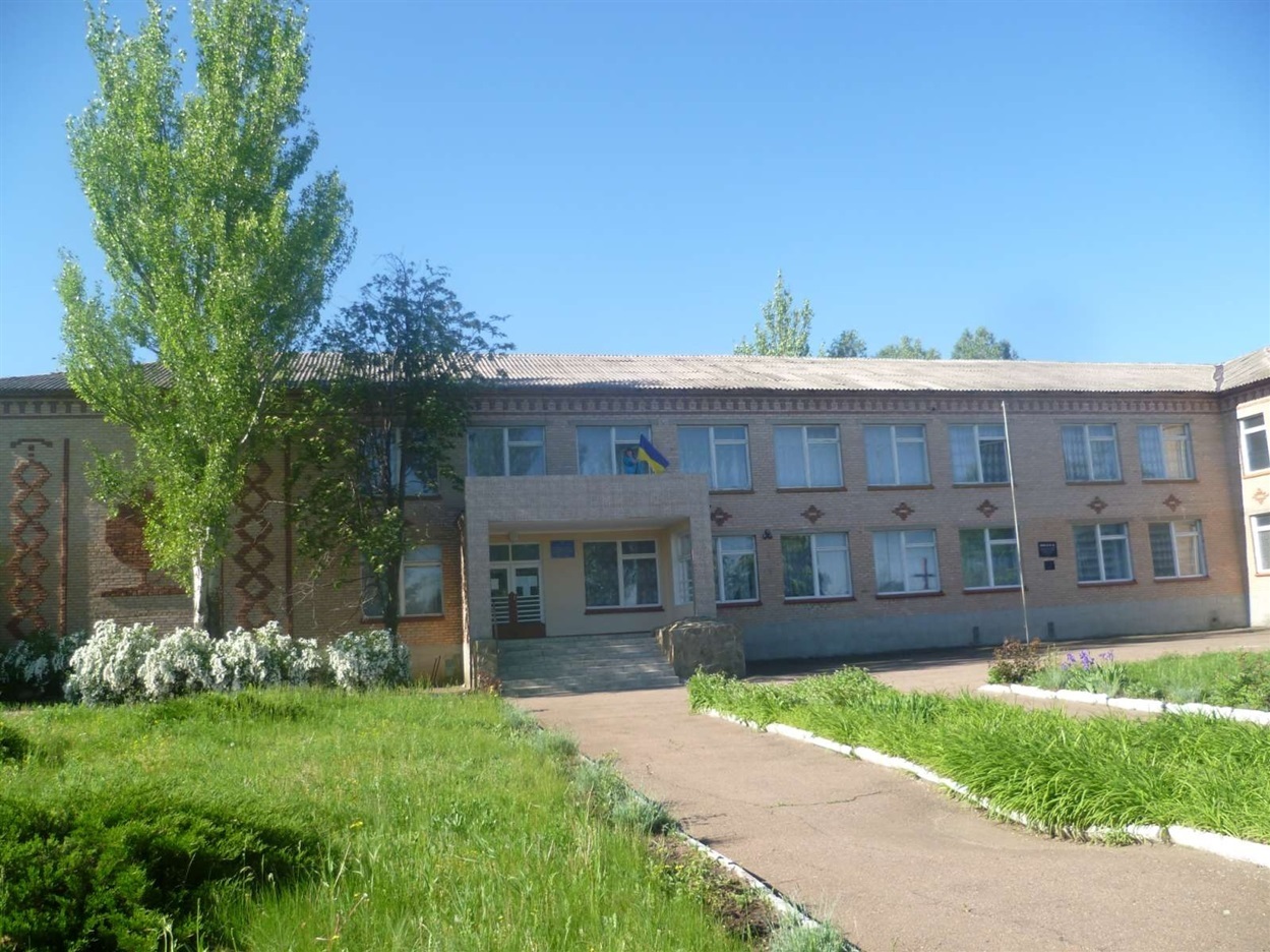 Школа у Верхньокам'янському, де працювала Надія Біловол, до повномасштабного вторгнення