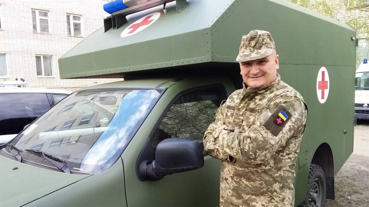 Андрій нині на фронті, рятує життя побратимів