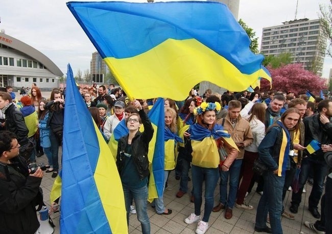 По мнению Алексея Ковжуна, настоящий процесс создания государства Украина начался с Революцией достоинства в 2013-м. На фото – последний проукраинский митинг в Донецке 28 апреля 2014 года