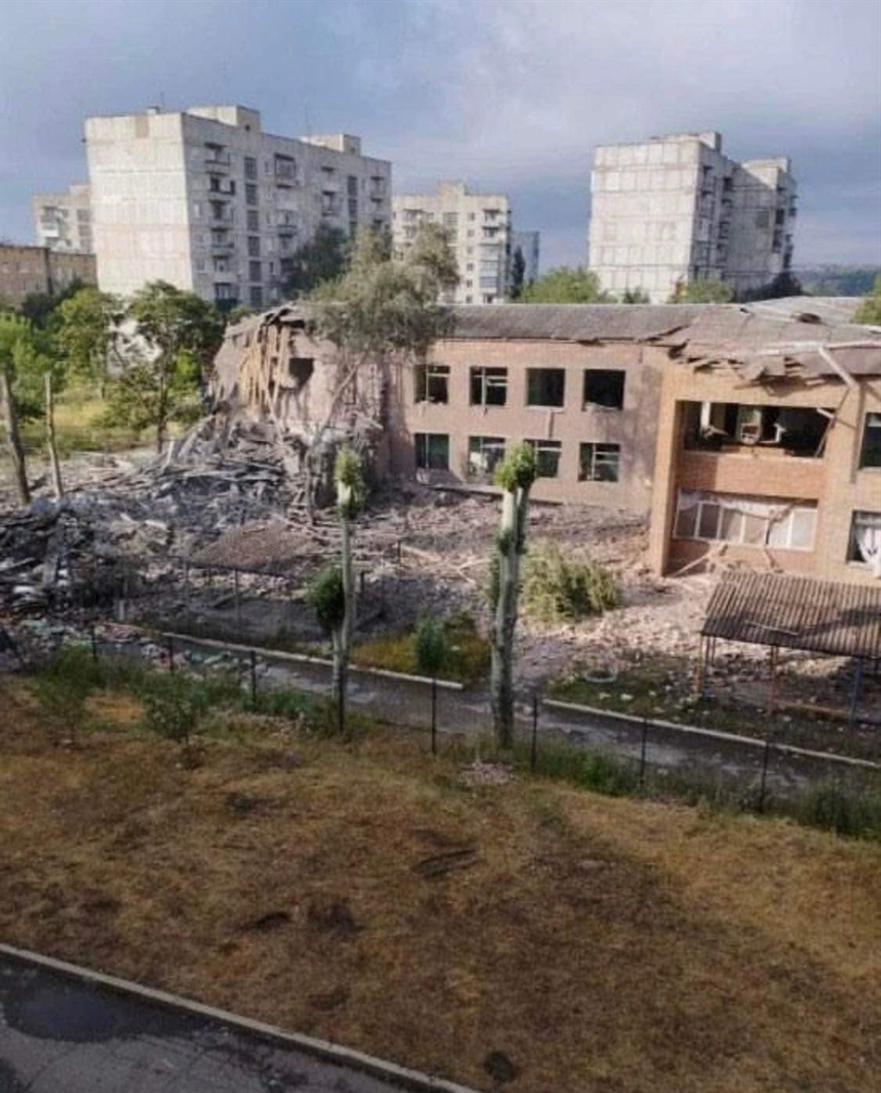 Так виглядає будівля садочка у липні 2022 після обстрілу російських військ