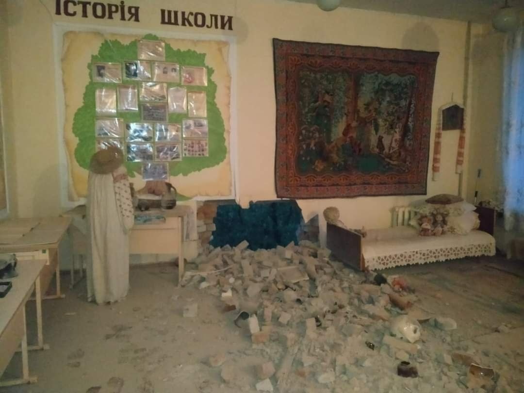 Росіяни зруйнували школу у Торецьку