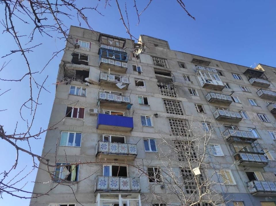 Пошкоджений 8 лютого багатоповерховий житловий будинок у Нью-Йорку