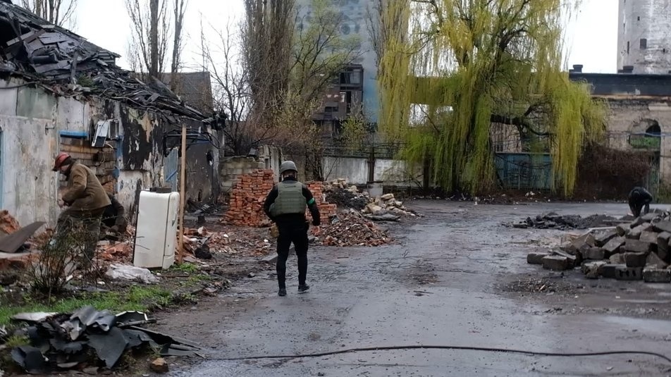 Територія біля шахти у Торецьку