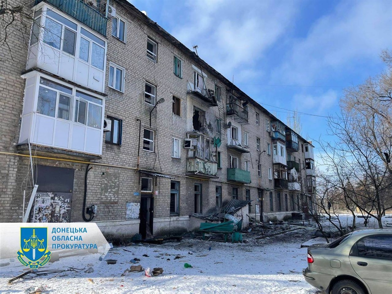 Зруйнований будинок у Торецьку