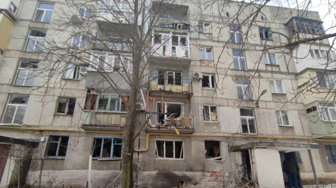 Зруйнований будинок у Торецьку
