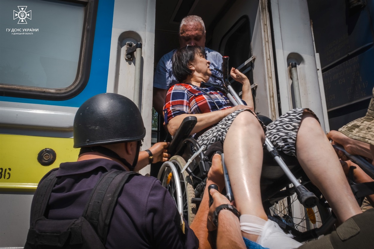Евакуація поїздом  з Донеччини до Хмельницької області 
