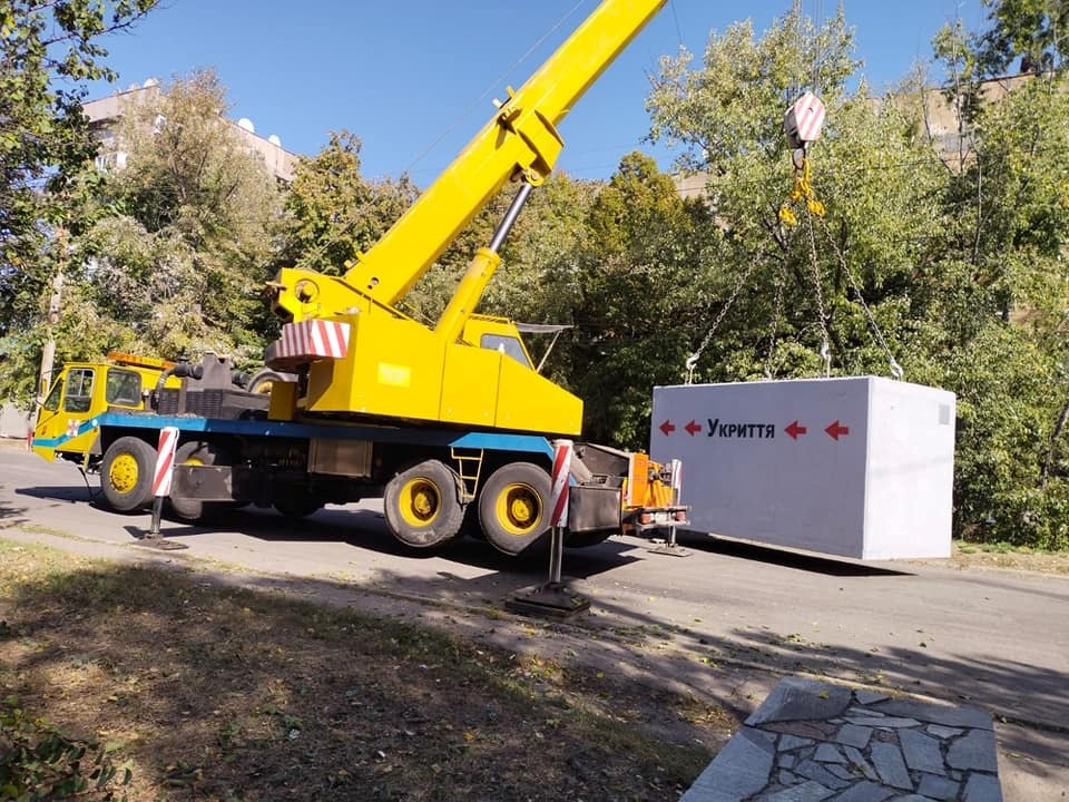 Встановлення модуля бетонного укриття в Торецьку
