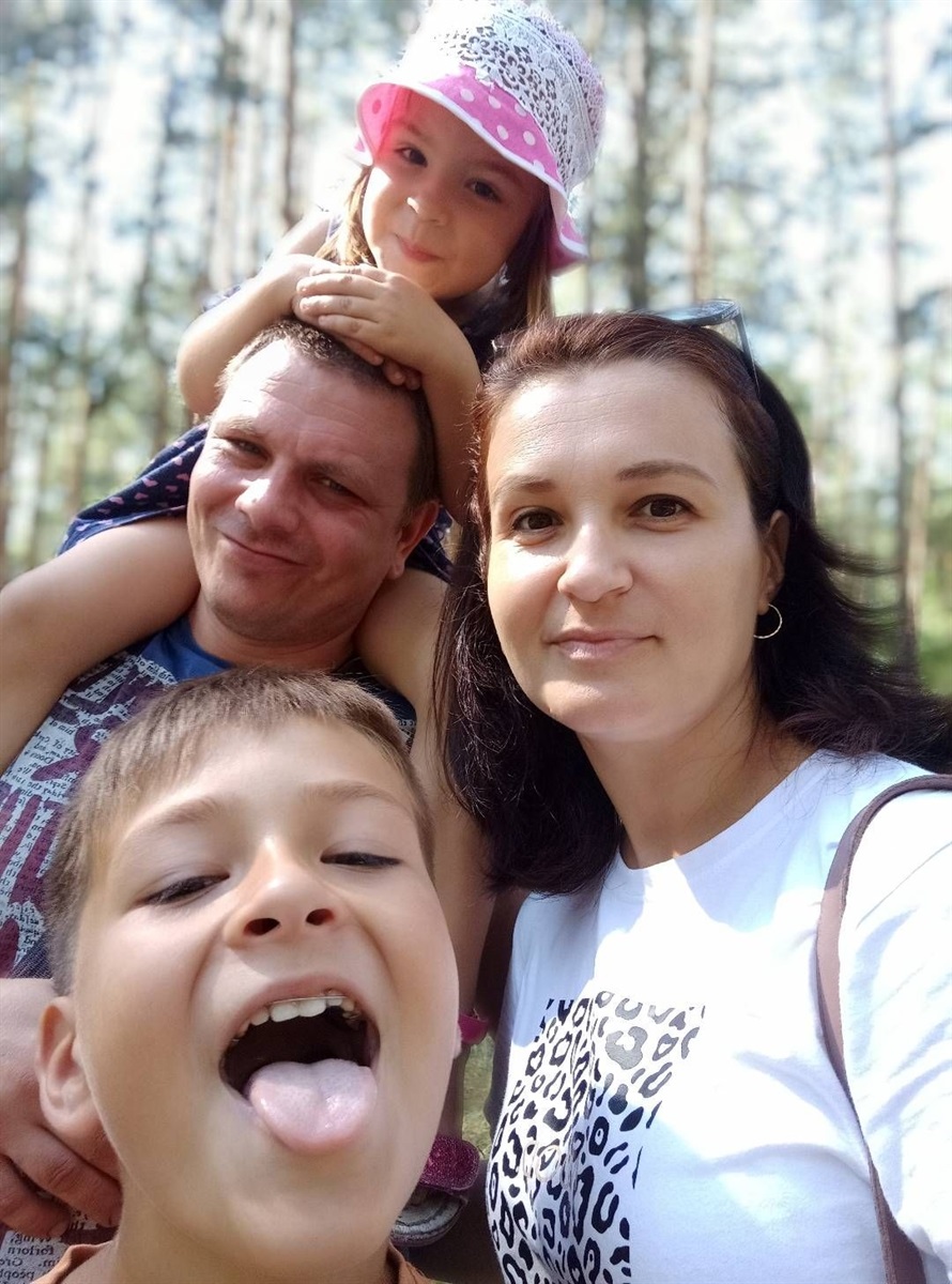 Катерина Завідей з родиною в Торецьку