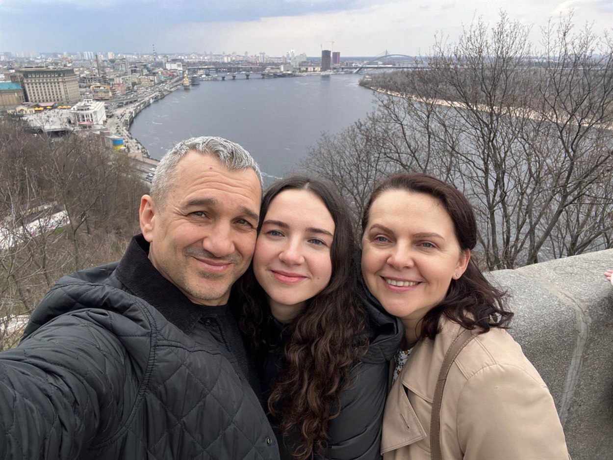 Елла з чоловіком та донькою Сонею в Києві